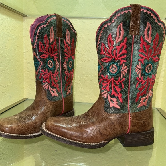 Ariat Floral Cowgirl Boots women size 9 - Picture 3 of 3